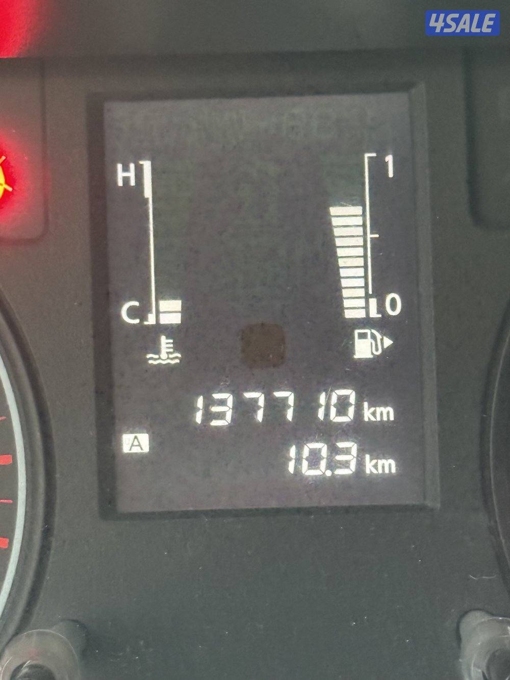 للبيع باص مقفل 2017 عداد 137 الف9