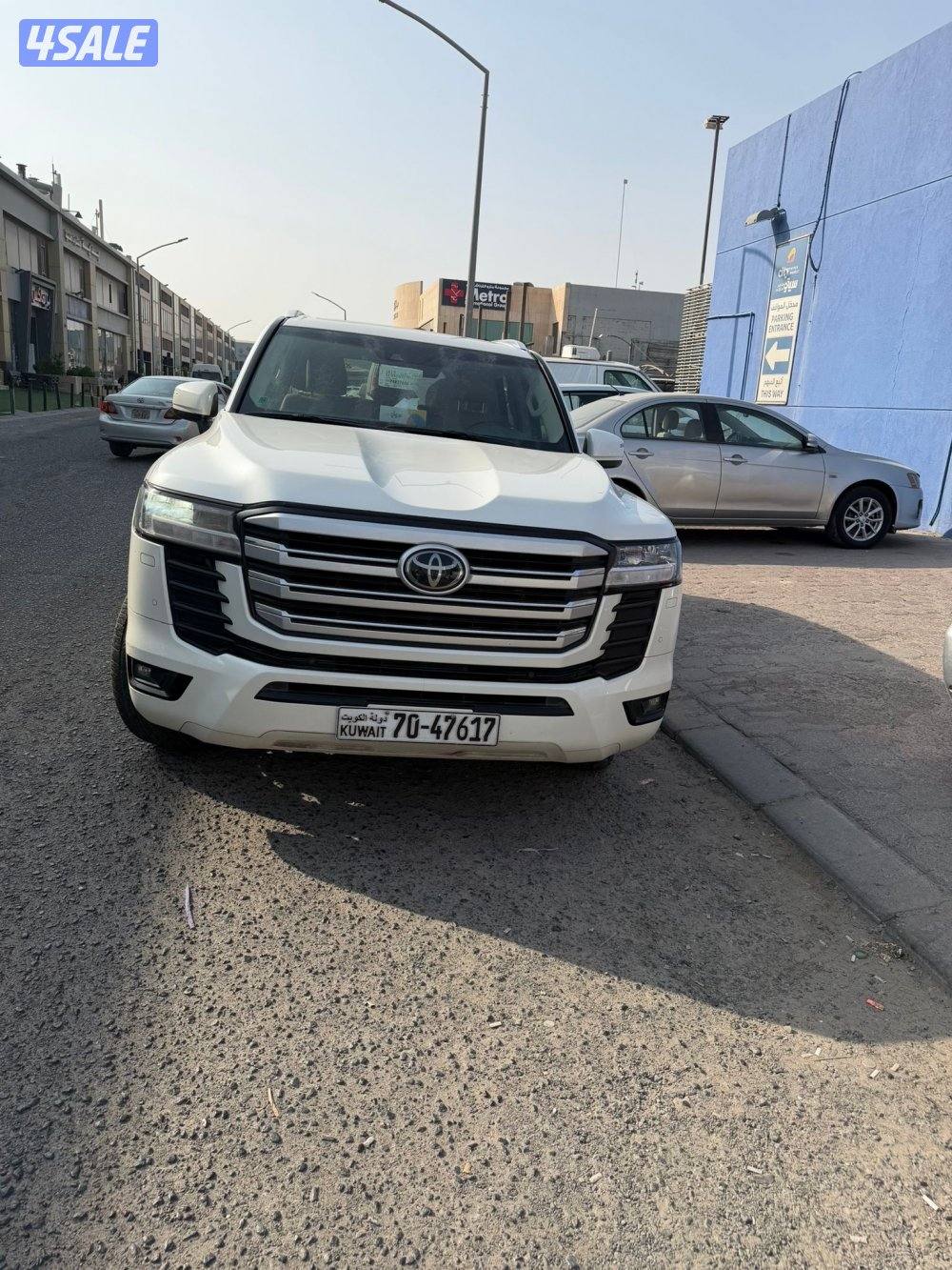 للبيع تويوتا لاند كروزر GXR موديل 20235