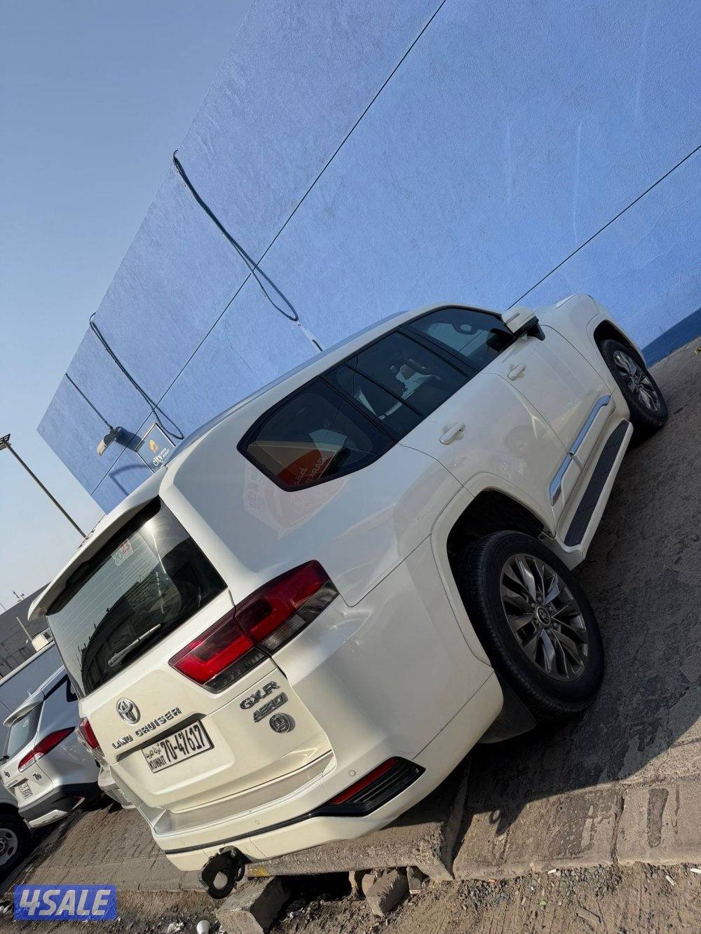 للبيع تويوتا لاند كروزر GXR موديل 20236