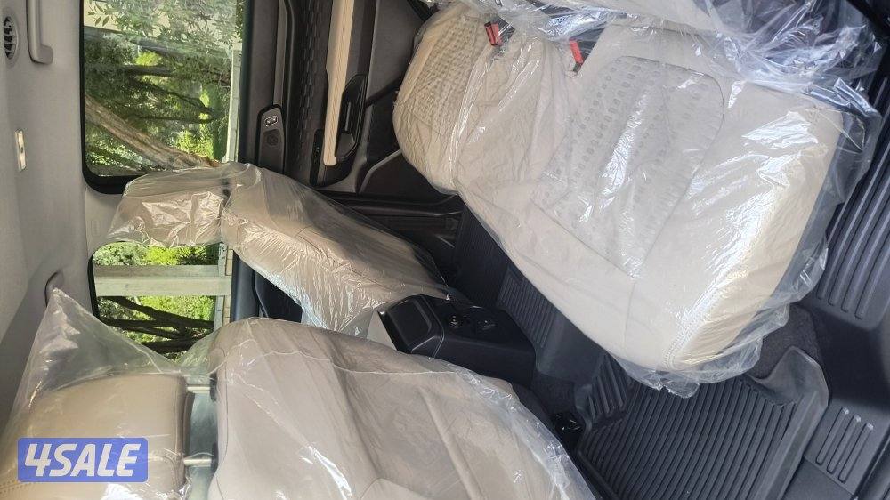 للبيع جيب فورد ايفريست موديل 2025 عداد 14 الف11