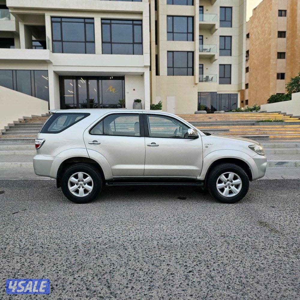 Toyota Fortuner 20102