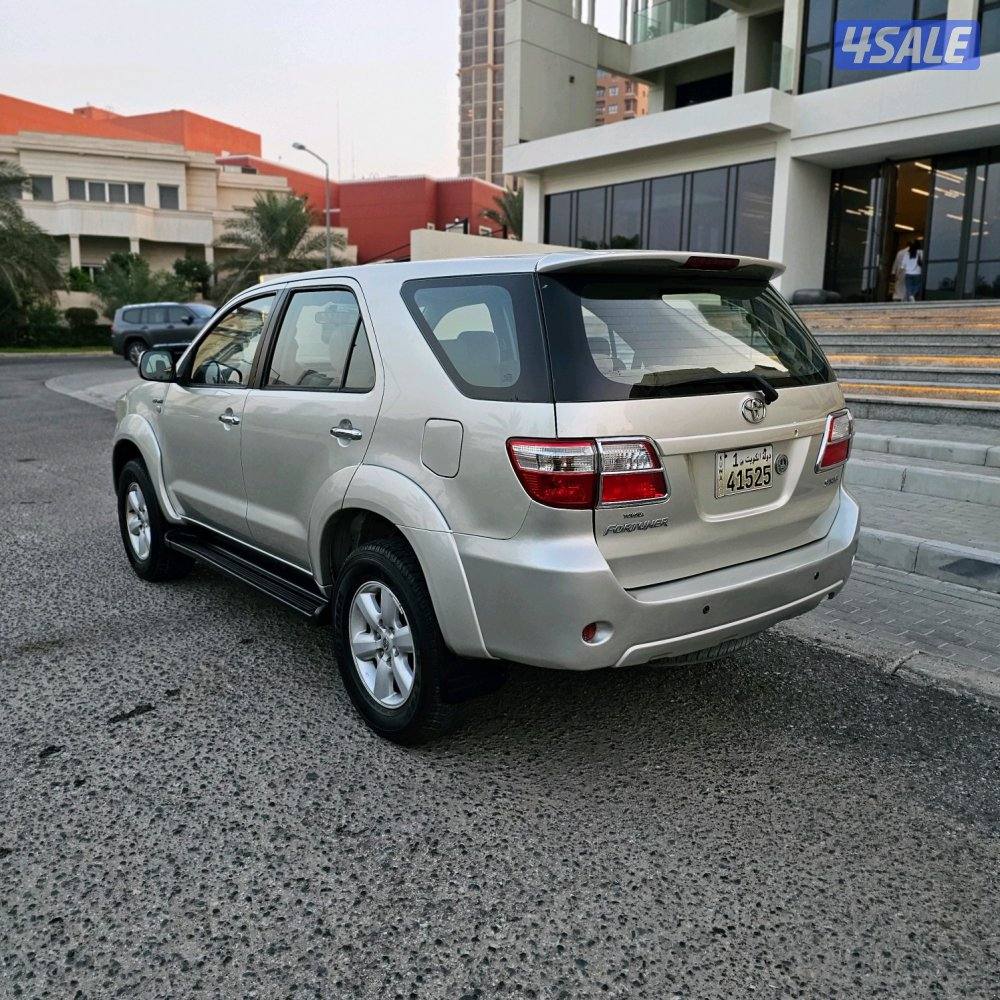 Toyota Fortuner 20105