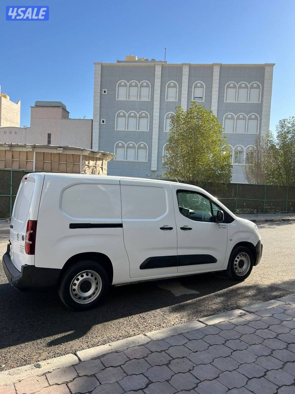 2023 بيجو بحالة الوكاله عداد قليل1