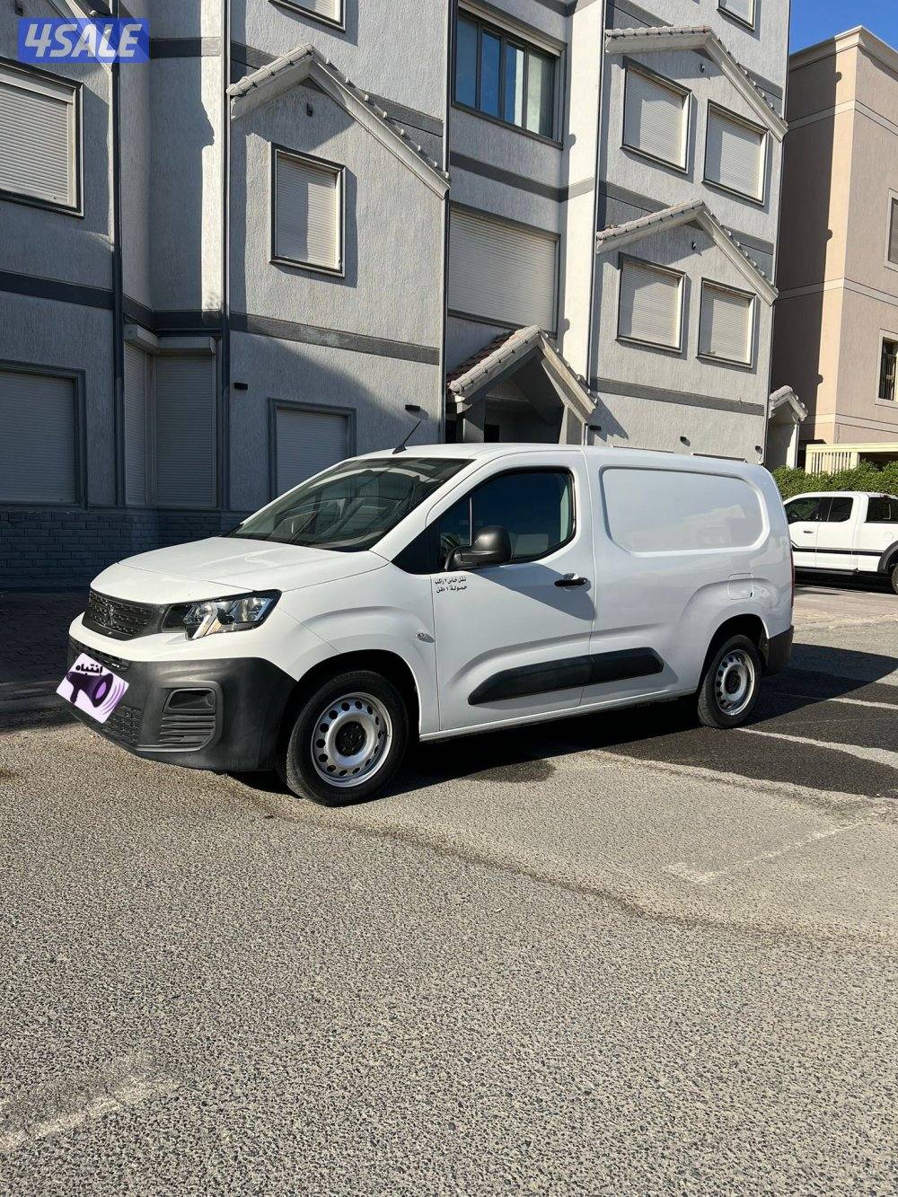 2023 بيجو بحالة الوكاله عداد قليل4