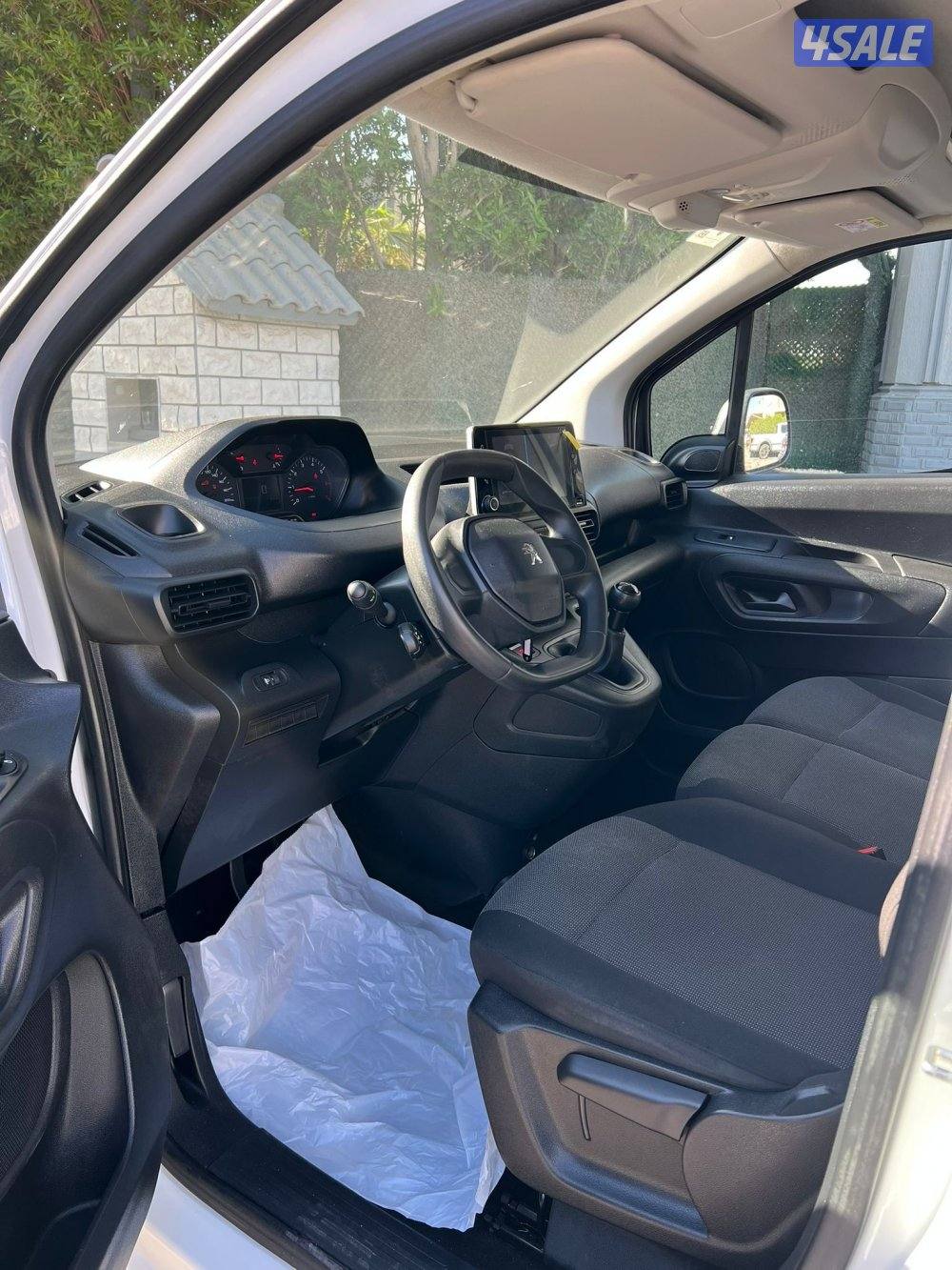 2023 بيجو بحالة الوكاله عداد قليل5