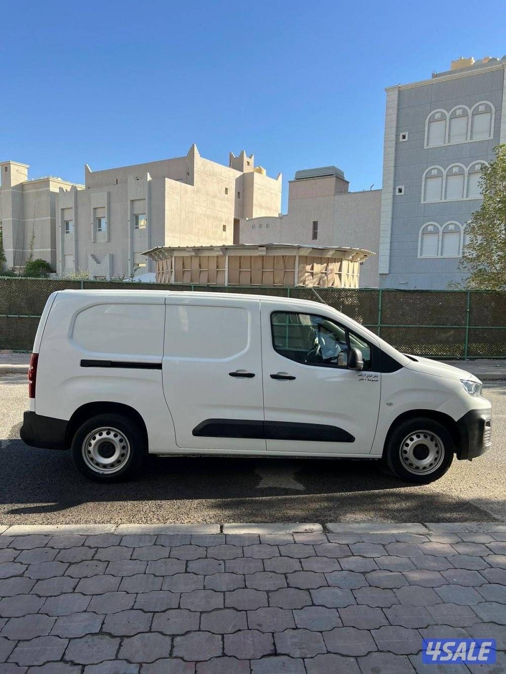 2023 بيجو بحالة الوكاله عداد قليل6