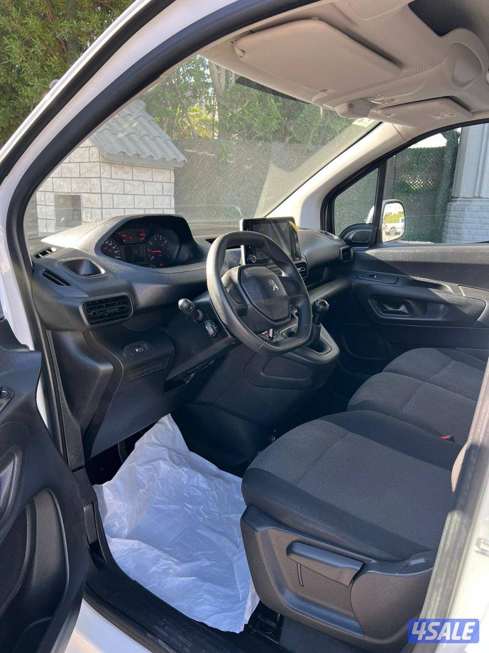 2023 بيجو بحالة الوكاله عداد قليل8