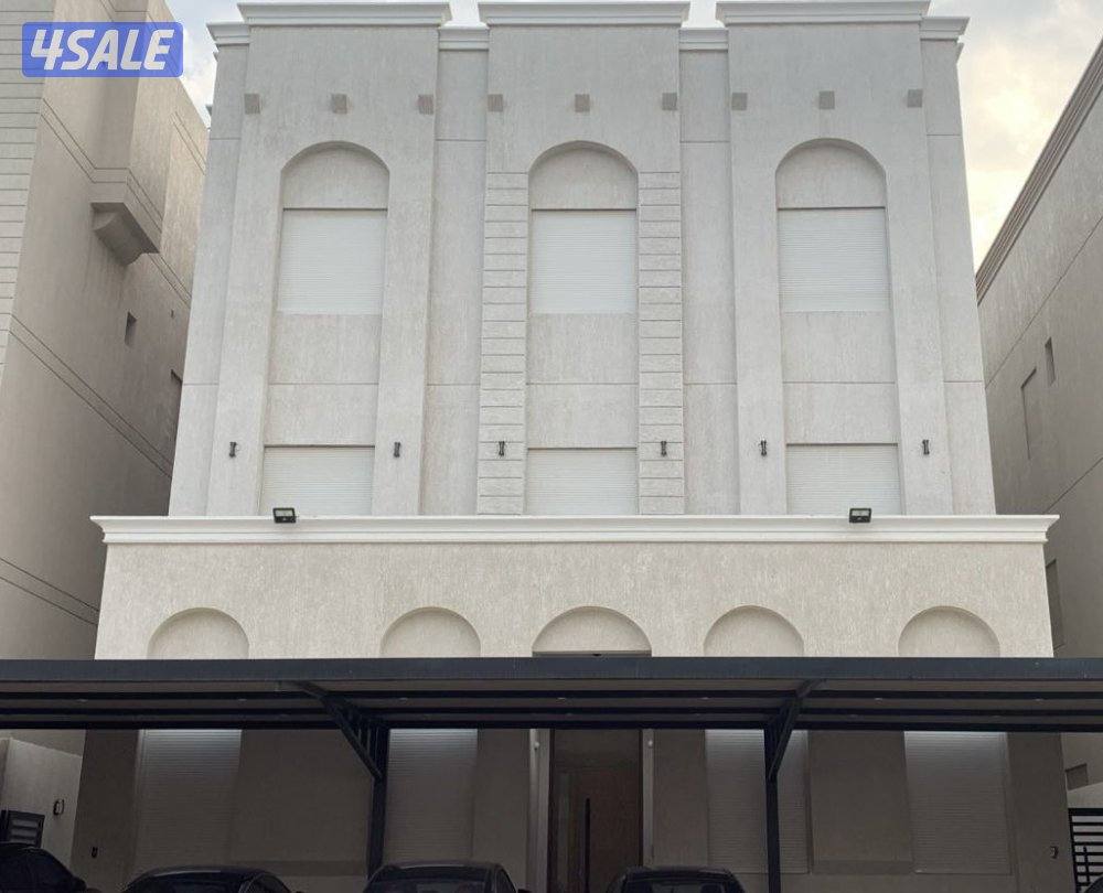 للبدل قسيمه ثلاث ادوار وربع  شارع واحد في جنوب عبدالله المبارك0