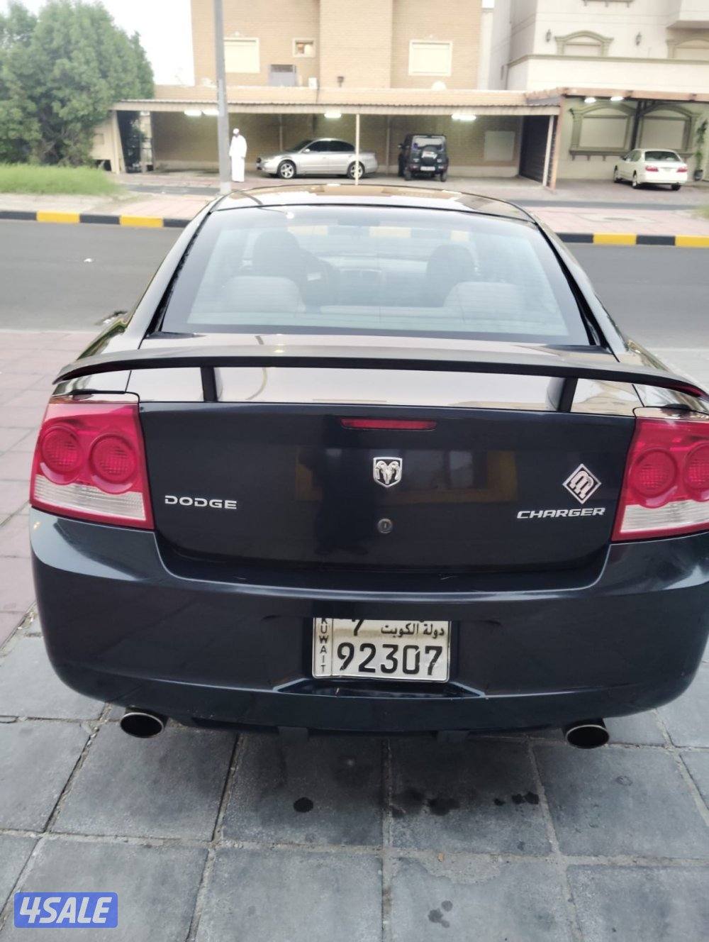 سيارة في حالة جيدة ومجدده البيمه سنة4