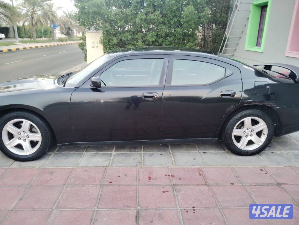 سيارة في حالة جيدة ومجدده البيمه سنة5