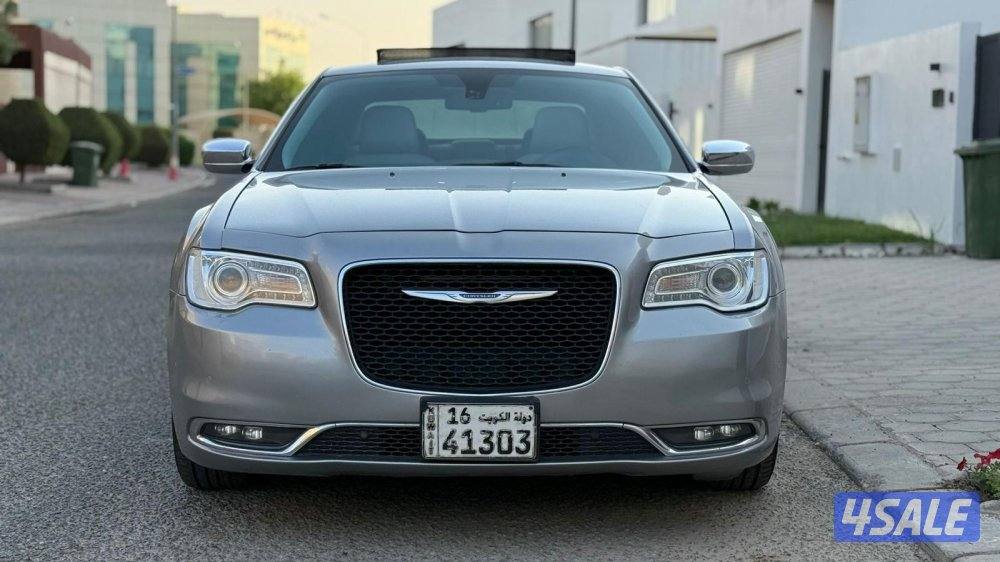 للبيع كرايسلر  c300 v8 موديل 20181