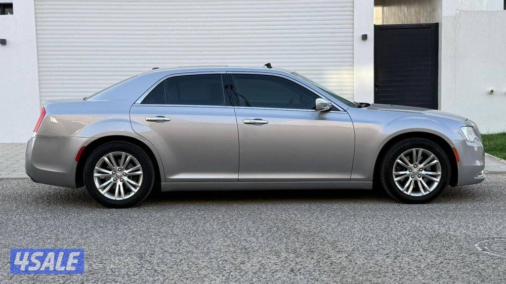 للبيع كرايسلر  c300 v8 موديل 20184