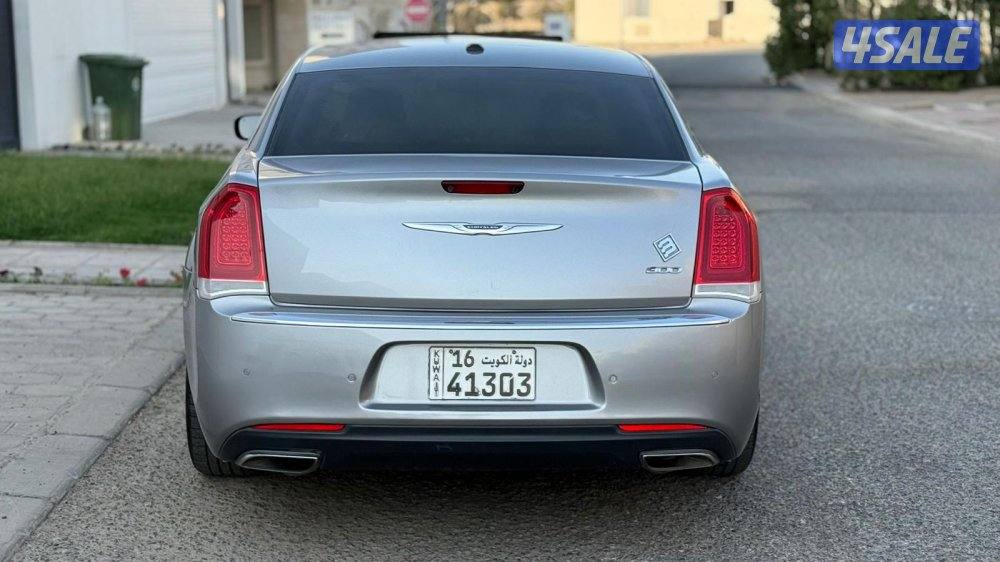 للبيع كرايسلر  c300 v8 موديل 20187