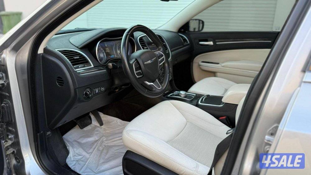 للبيع كرايسلر  c300 v8 موديل 201810