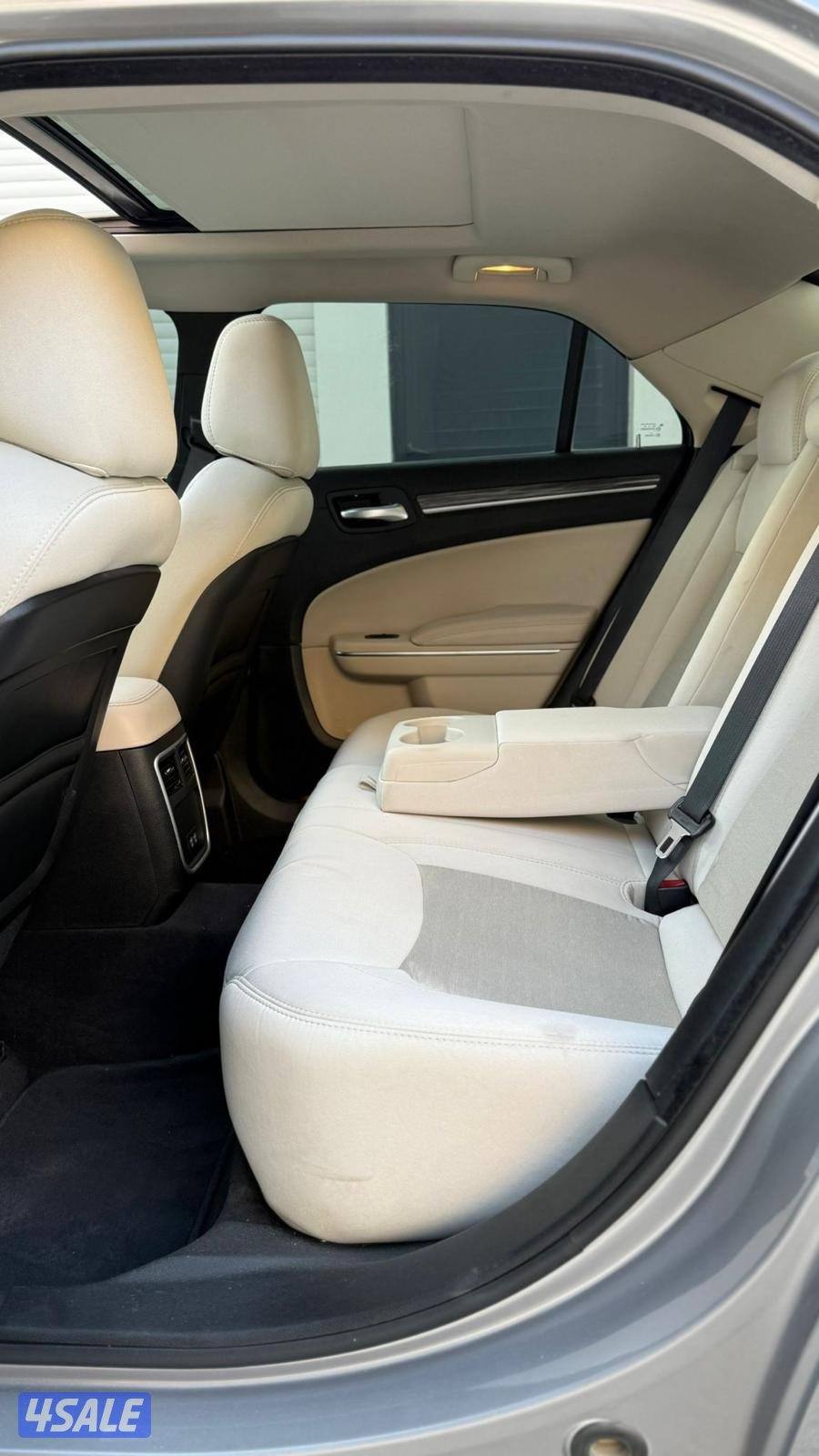 للبيع كرايسلر  c300 v8 موديل 20189