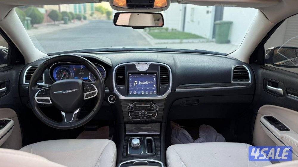 للبيع كرايسلر  c300 v8 موديل 201811
