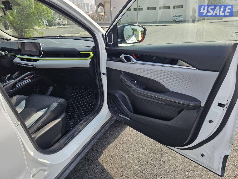 Geely Coolray 2024 very good condition15