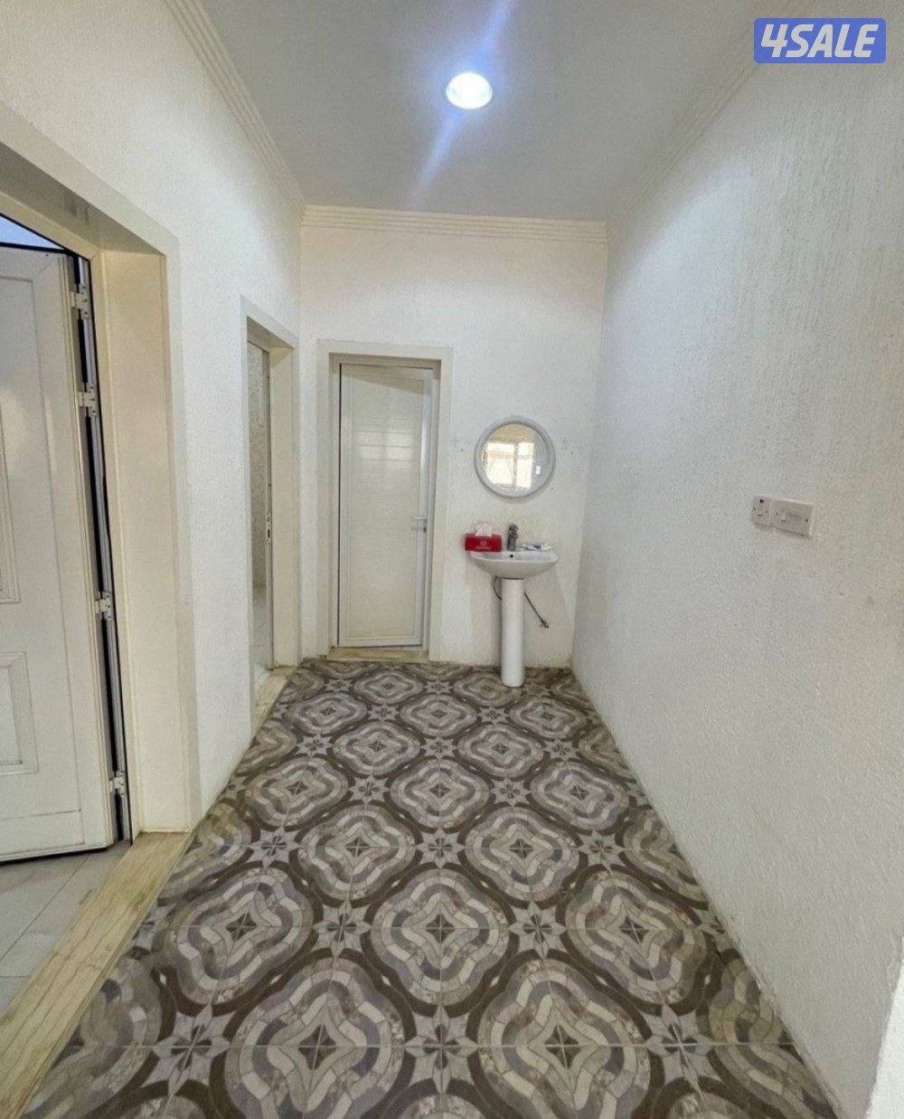 الجاخور عباره عن غرفتين ومطبخ وحمام وصاله كبيره وديوانيه وحمامين ومطب2