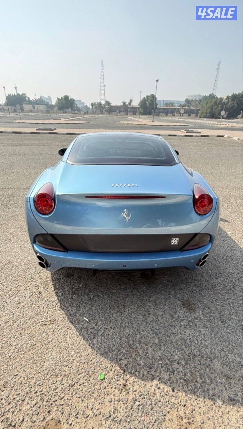 للبيع فيراري كاليفورنيا لاتزال تحت الكفاله3