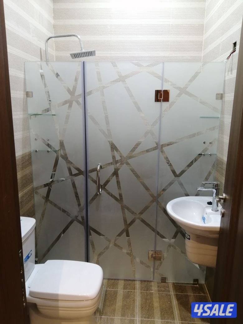 نشتغل جميع انواع الزجاج والسكريات والطاولات والشاورات والتربسين الدرج1