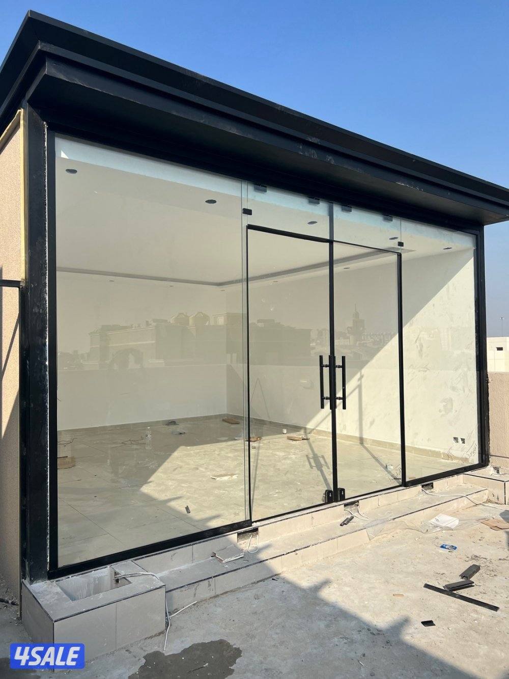 نشتغل جميع انواع الزجاج والسكريات والطاولات والشاورات والتربسين الدرج4