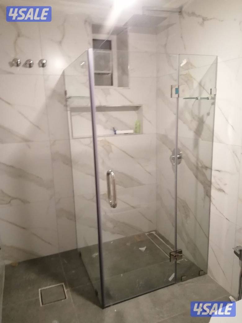 نشتغل جميع انواع الزجاج والسكريات والطاولات والشاورات والتربسين الدرج3