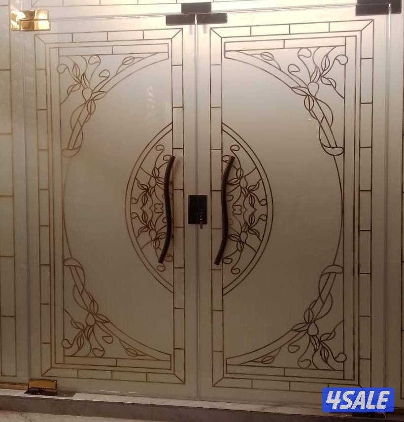 نشتغل جميع انواع الزجاج والسكريات والطاولات والشاورات والتربسين الدرج5