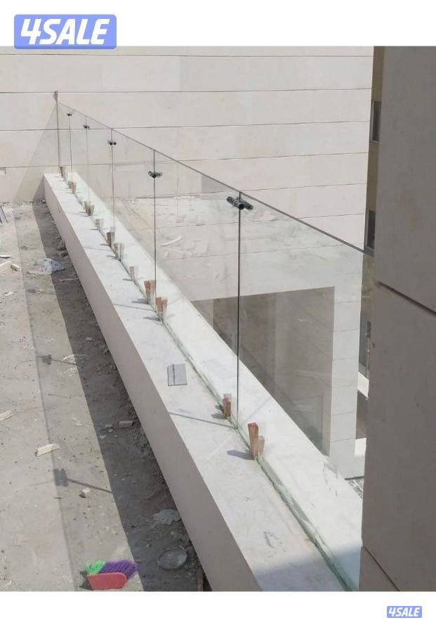 نشتغل جميع انواع الزجاج والسكريات والطاولات والشاورات والتربسين الدرج7