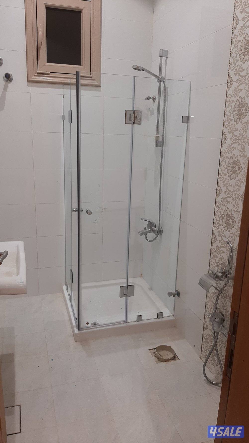 نشتغل جميع انواع الزجاج والسكريات والطاولات والشاورات والتربسين الدرج10