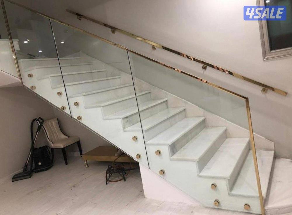 نشتغل جميع انواع الزجاج والسكريات والطاولات والشاورات والتربسين الدرج12