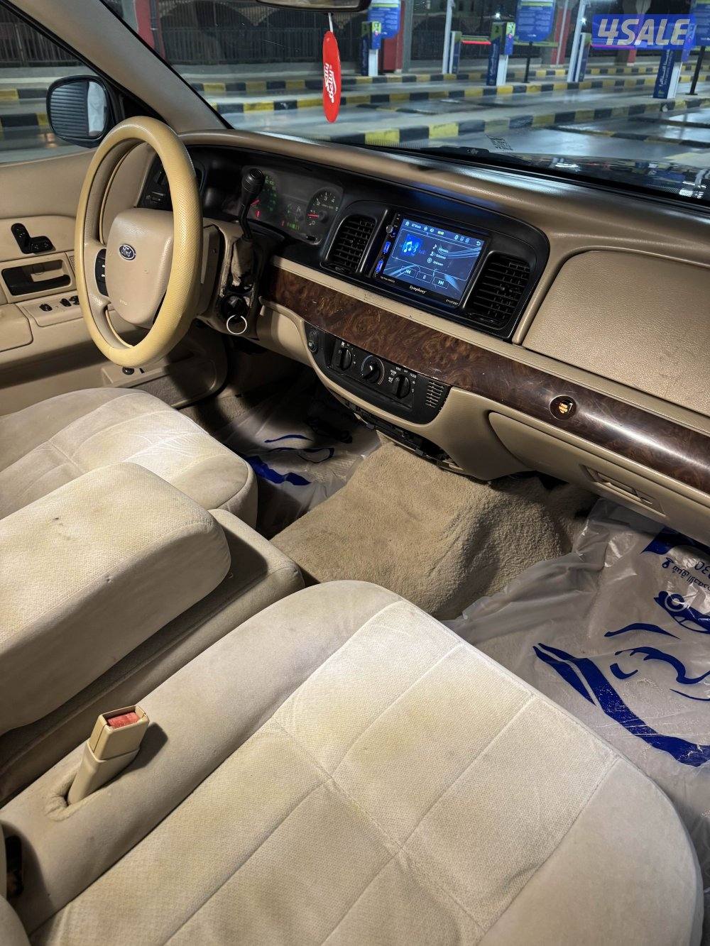 للبيع فورد فكتوريا3