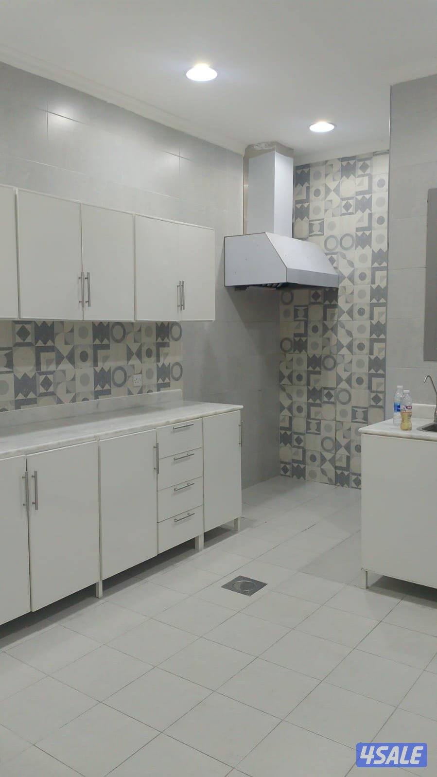 ايجار شقة صباح السالم أربع غرف مع غرفة وثلاثة دورات مياه وصالة ومطبخ1