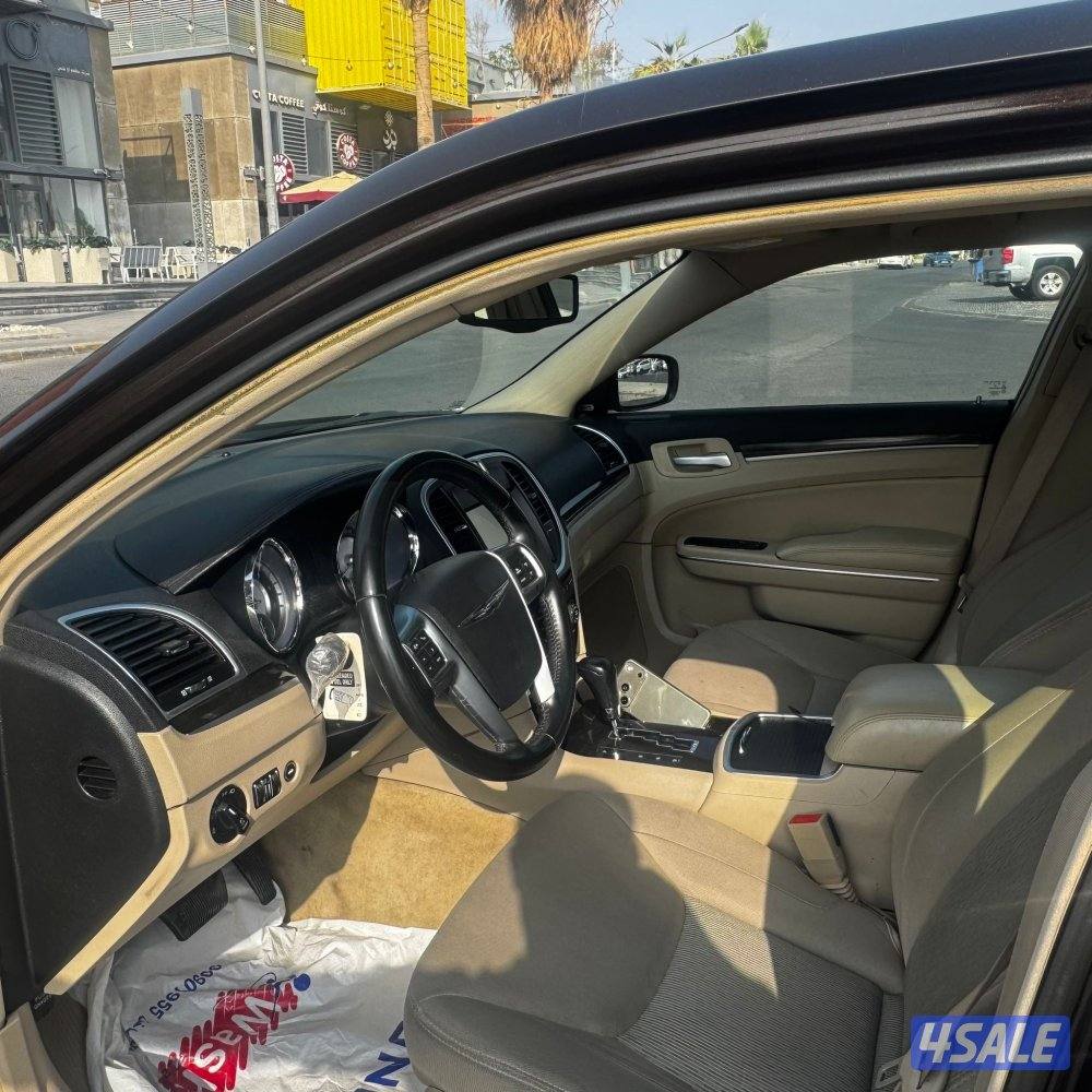 للبيع كرايزلر موديل 20138