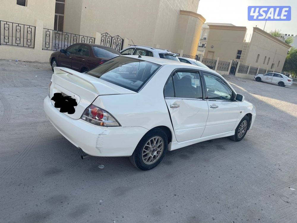 للبيع سيارة ميتسوبيشى لانسر 2004 لون ابيض2