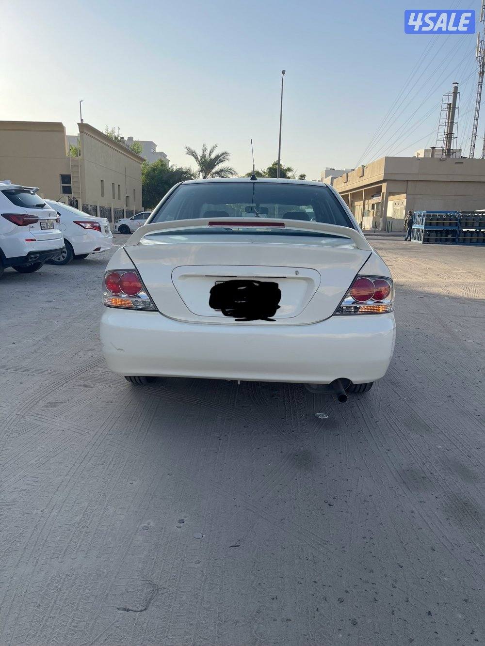 للبيع سيارة ميتسوبيشى لانسر 2004 لون ابيض8