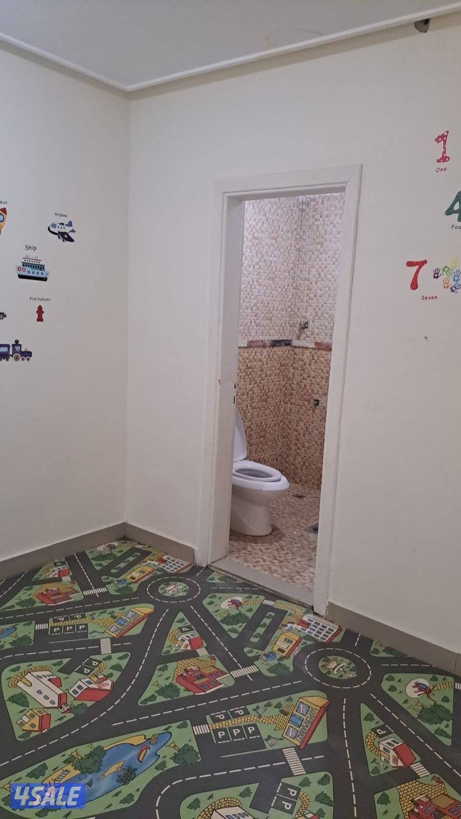 شقه تجاري بالمنقف تصلح كصالون نساءي او خياط نساءي والعديد من الانشطه2