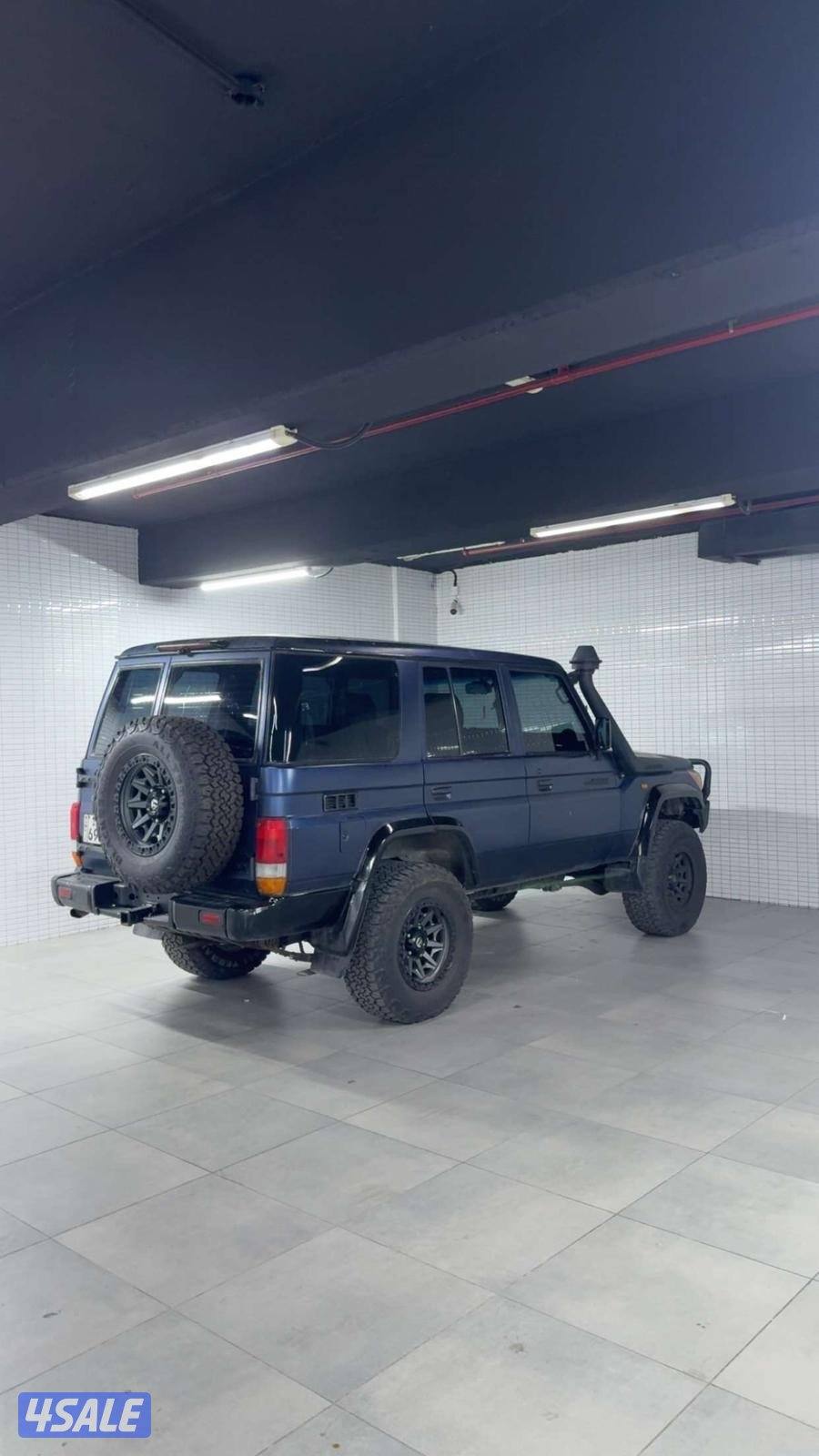 للبيع نص 2014 ماشي178الف عليه إضافات رفعه وكشافات ودعاميه ورنقات3