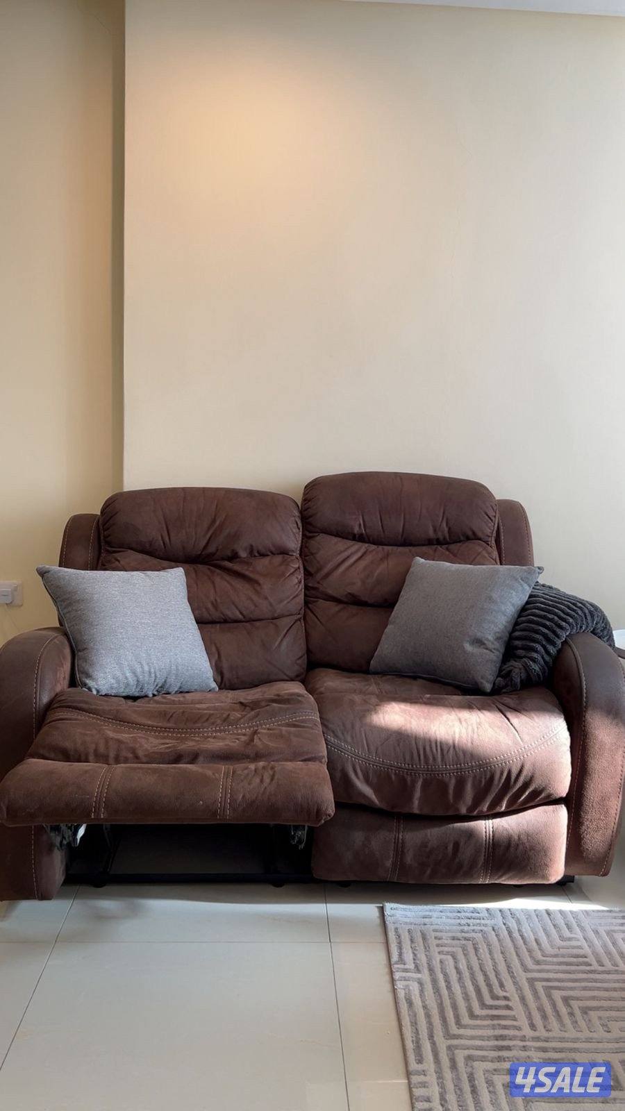 2 seats recliner (lazy boy)0