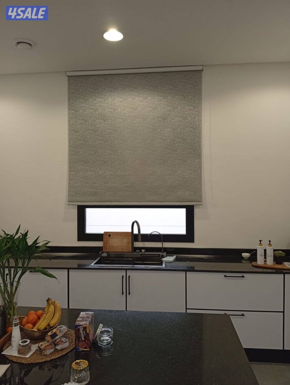 مشغل متخصص في تفصال الستائر الويفي11