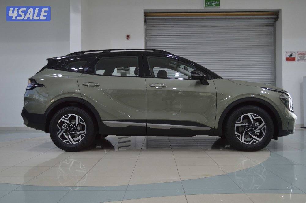 Kia Sportage 2025 – 1.5L FWD LX (Low Mileage, Excellent Condition)4