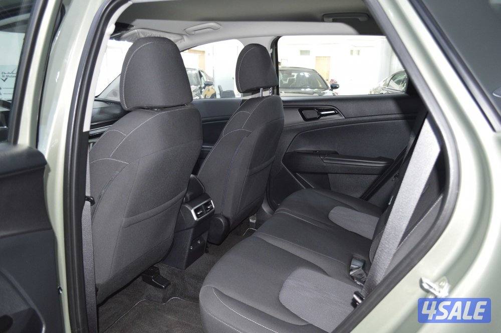 Kia Sportage 2025 – 1.5L FWD LX (Low Mileage, Excellent Condition)11