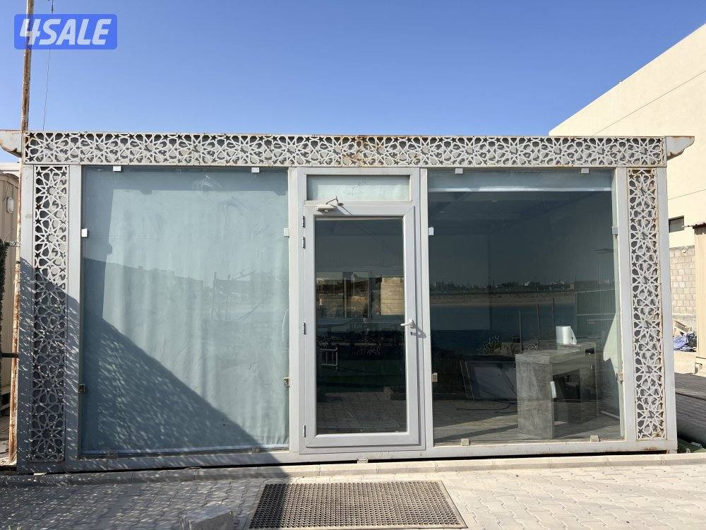 للبيع ديوانيه مقاس 5/6 ساندويتش بانيل الواجهه زجاج مع وحدتين مكفولين1