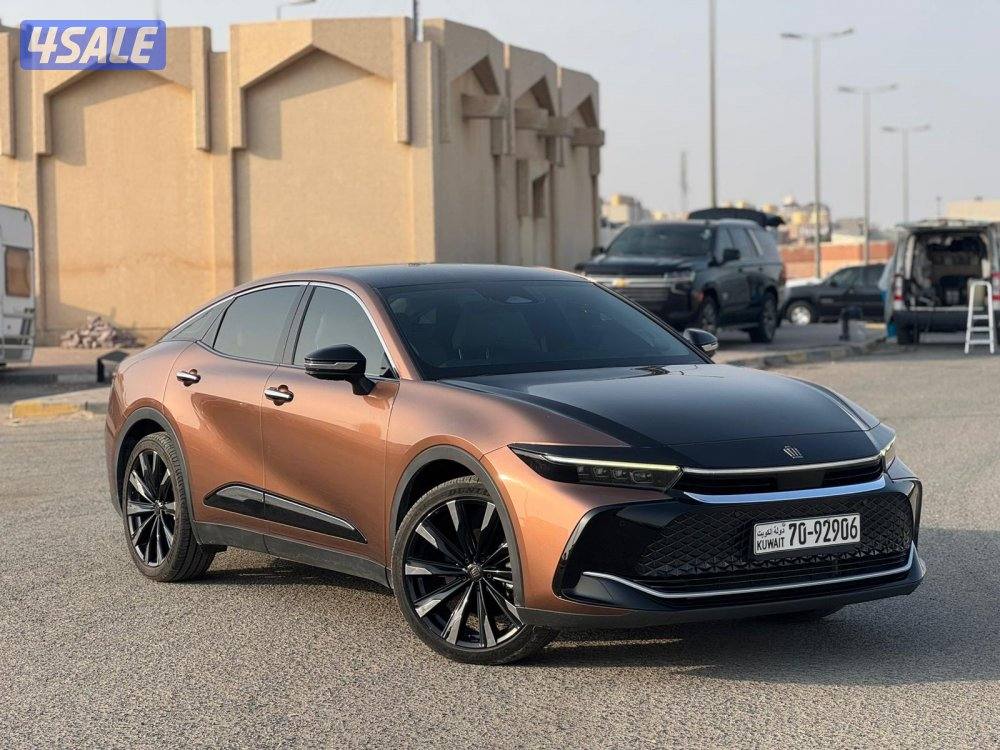 تويوتا كرون ماجستك 2023 صبغ الوكالة الساير هايبر بانزين1