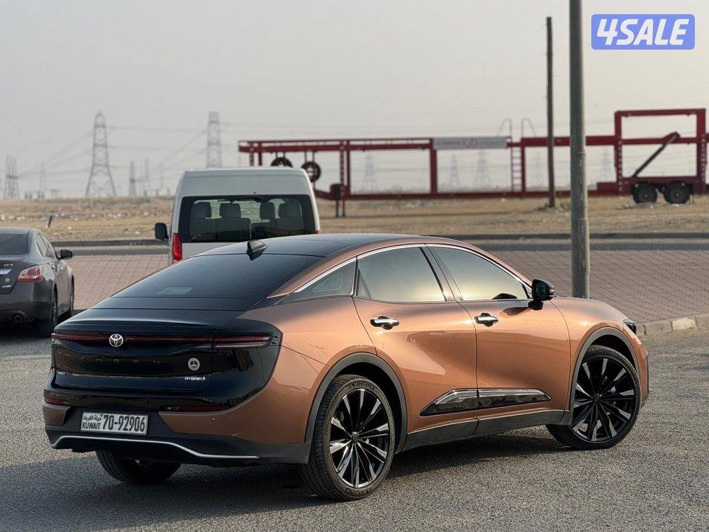 تويوتا كرون ماجستك 2023 صبغ الوكالة الساير هايبر بانزين2