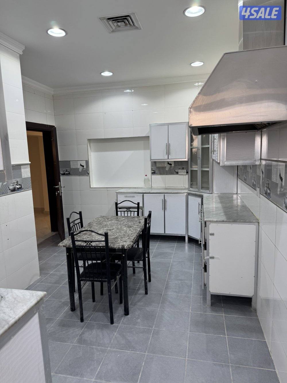 ٣ غ ٤ حمامات غرفه شاغله مطبج كبير مجهز تشطيب فاخر اصلاله صاله واسعه3