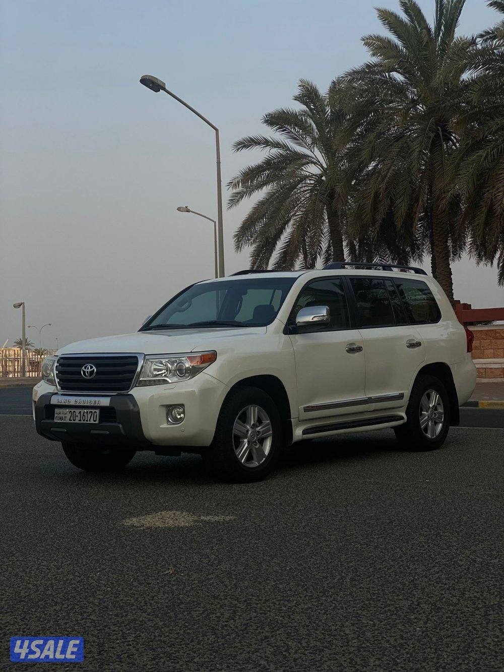 للبيع تويوتا لاند كروزر GXR موديل 20128