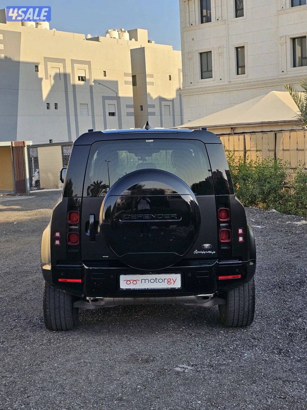 Land Rover Defender 1103