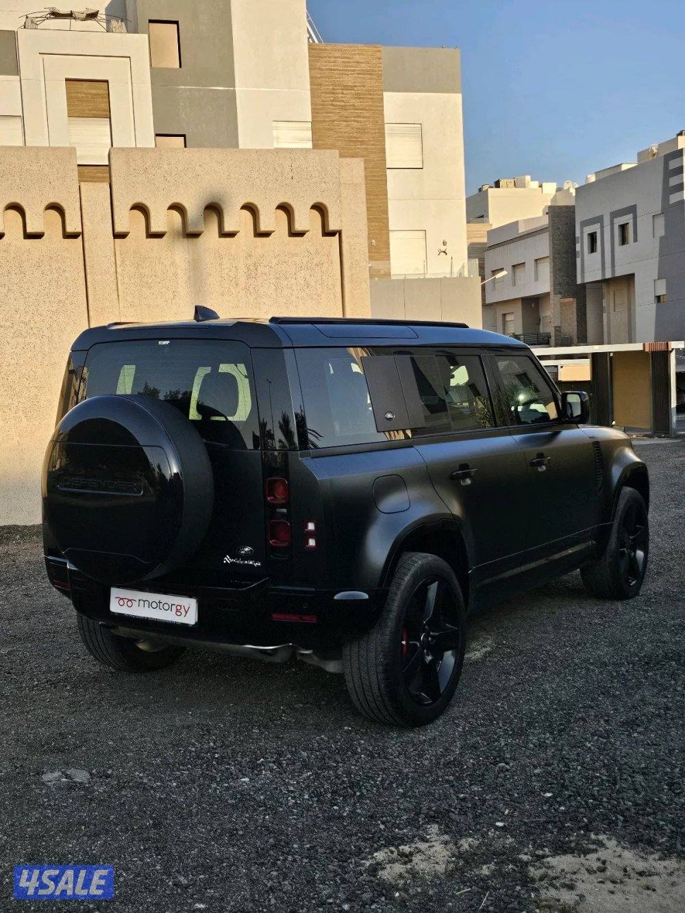 Land Rover Defender 1104