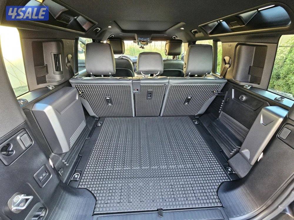 Land Rover Defender 1108