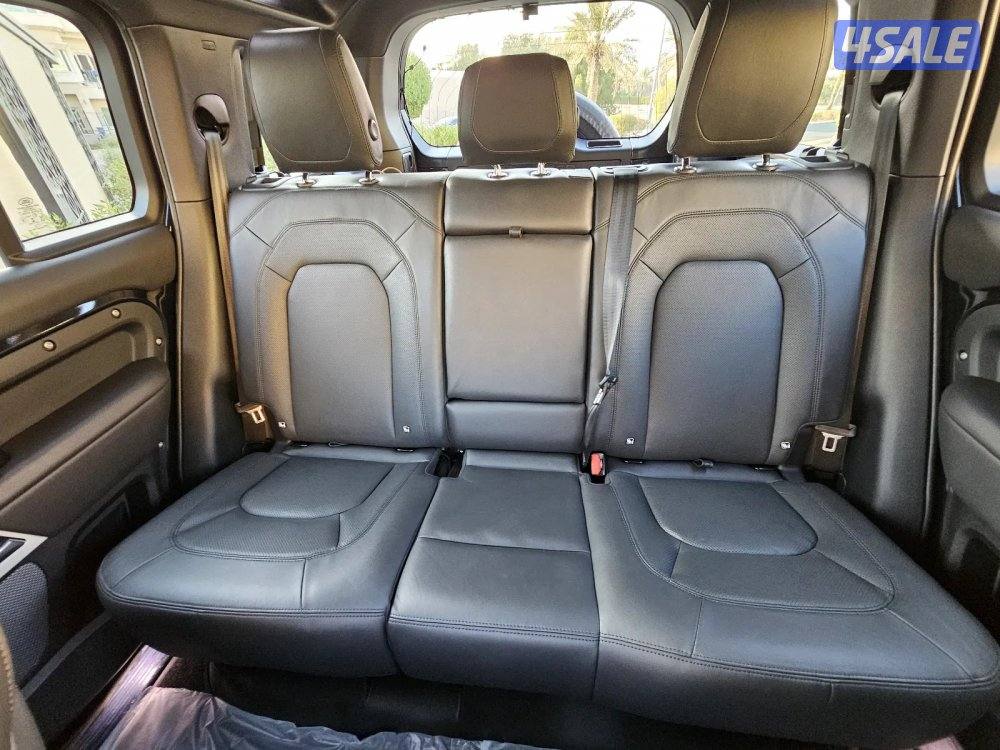 Land Rover Defender 11012